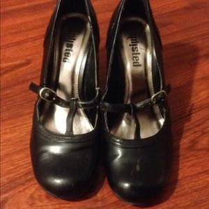 Black heels, size 6!!